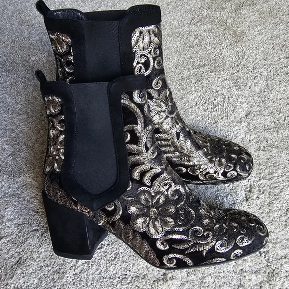 Stuart Weitzman Mediate Black Radiant Velvet Gold Sequins bootie Size 10 - Picture 5 of 17